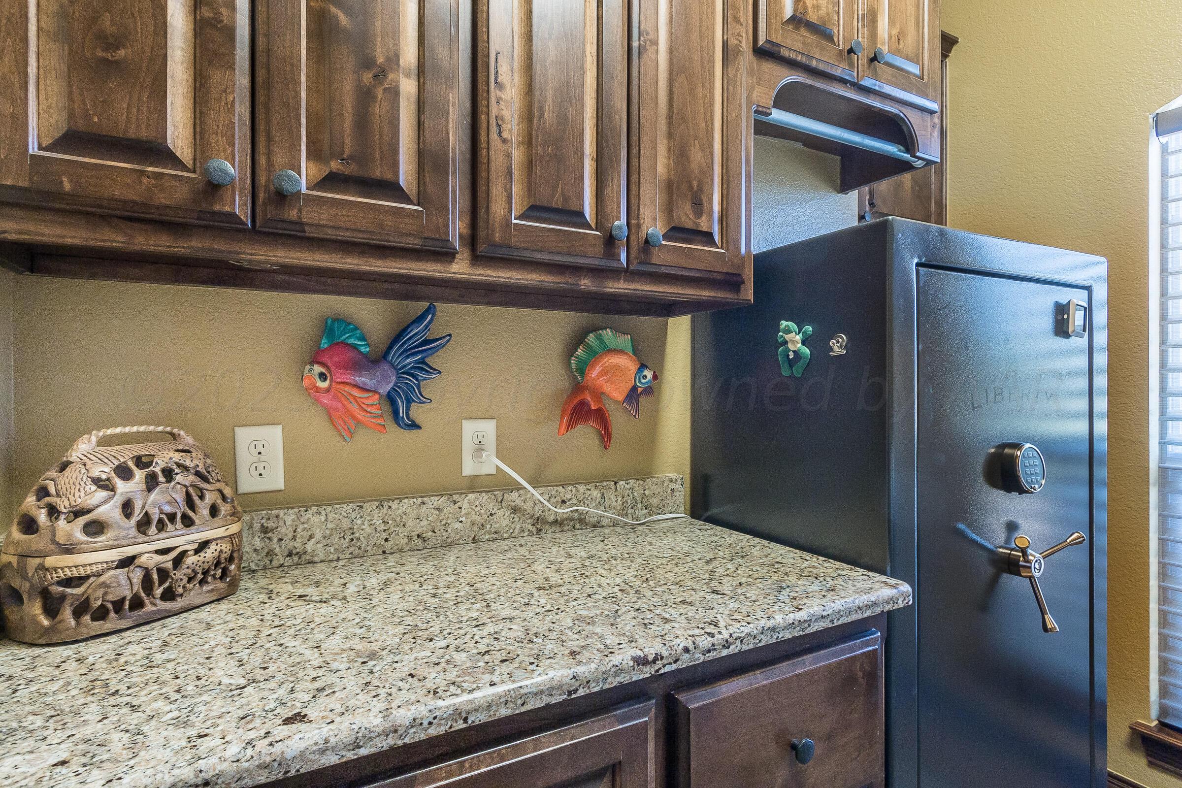 7801 East Lake View Road Amarillo, TX 79118 - Photo 49 of 54 Utility - storage/counter