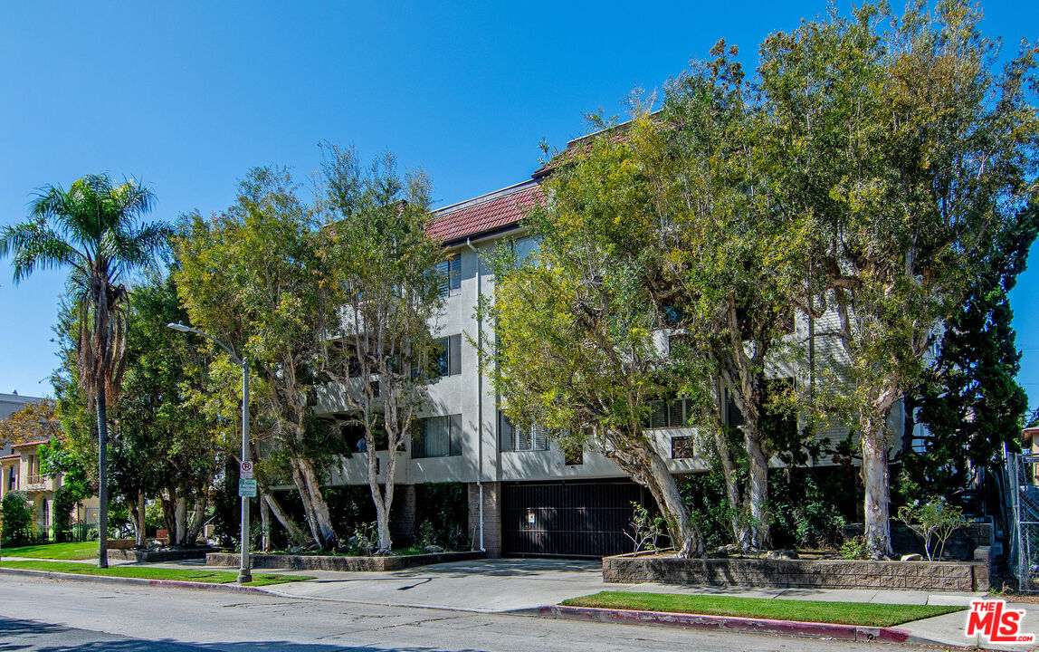 853 Le Doux Road, Unit 201 Los Angeles, CA 90035 - Photo 36 of 36 a front view of a building with trees