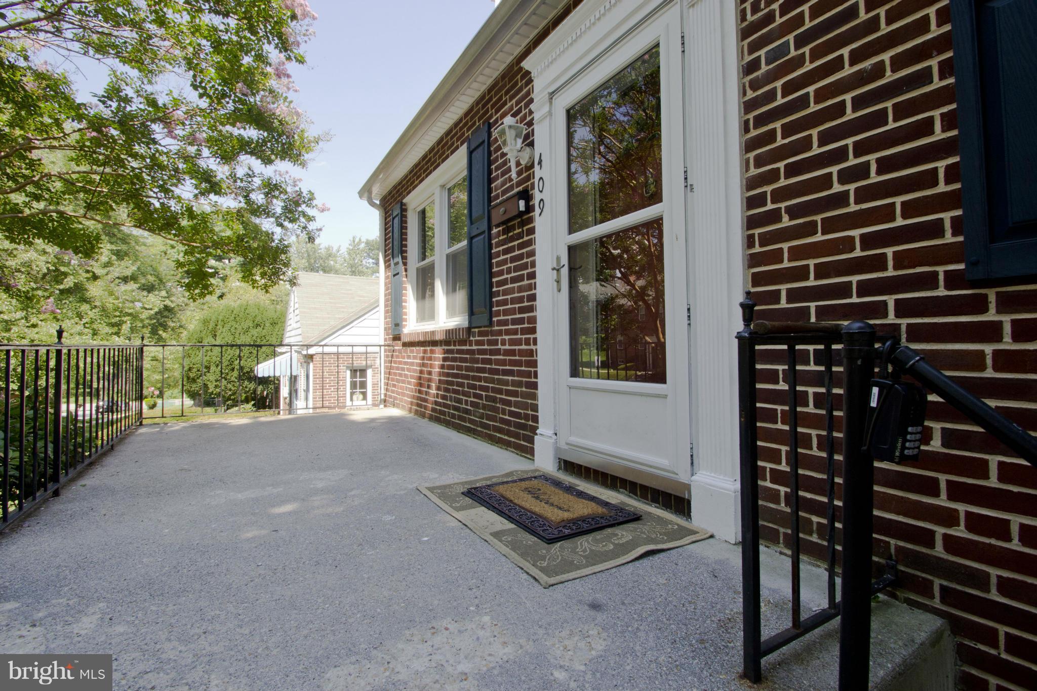 409 South Wickham Road Baltimore, MD 21229 - Photo 2 of 30 Expansive Front Porch