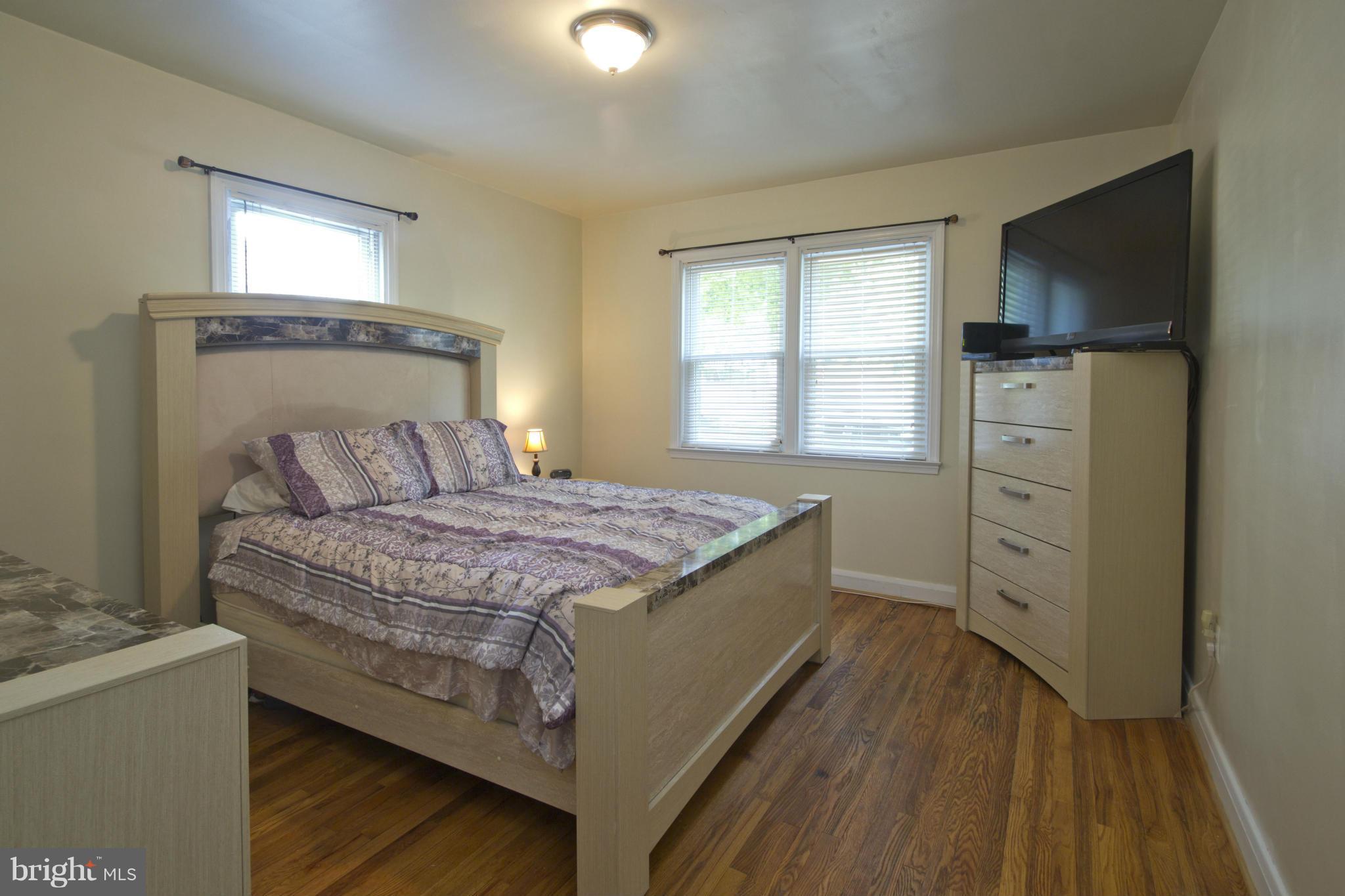409 South Wickham Road Baltimore, MD 21229 - Photo 10 of 30 Main Floor Master Bedroom