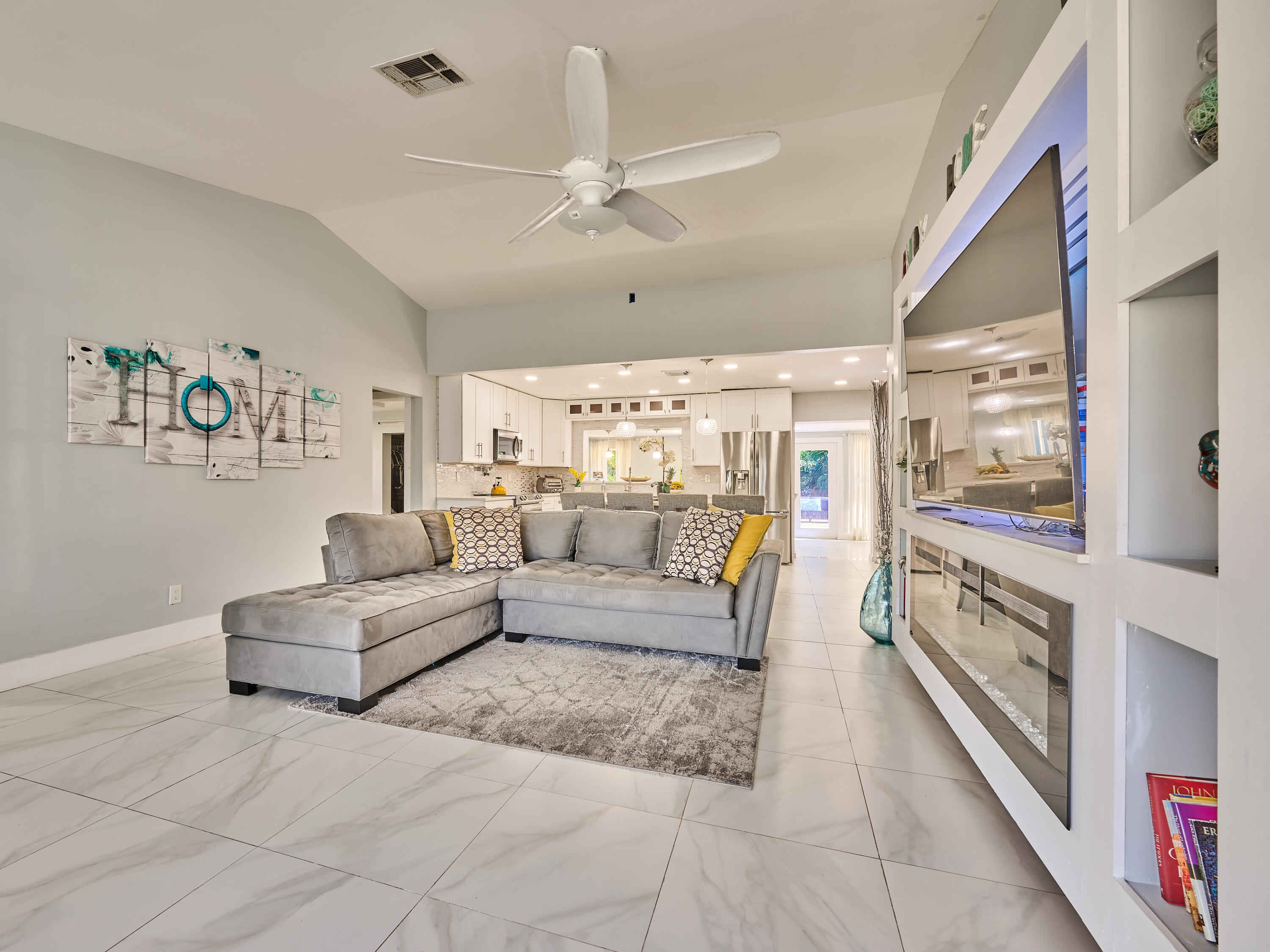 9020 Southwest 8th Street Boca Raton, FL 33433 - Photo 27 of 74 Living Room