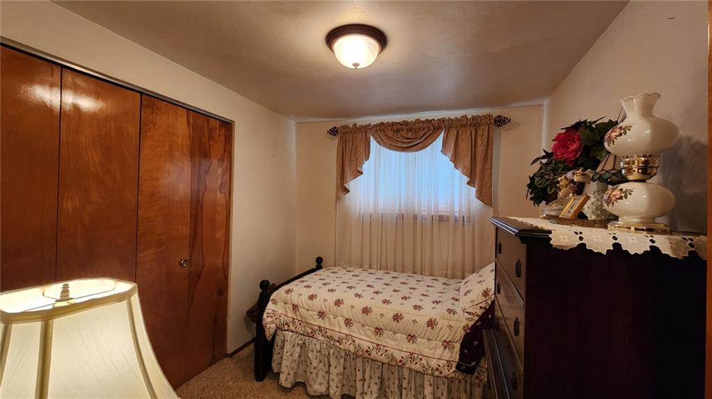 262 Vista Drive Apollo, PA 15613 - Photo 14 of 23 a bedroom with a bed and a closet