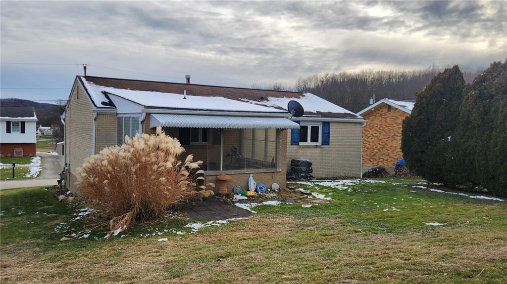 262 Vista Drive Apollo, PA 15613 - Photo 25 of 25 a backyard of a house with table and chairs
