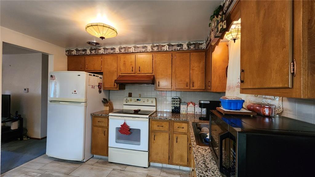 262 Vista Drive Apollo, PA 15613 - Photo 8 of 23 a kitchen with stainless steel appliances granite countertop a stove a sink and a refrigerator