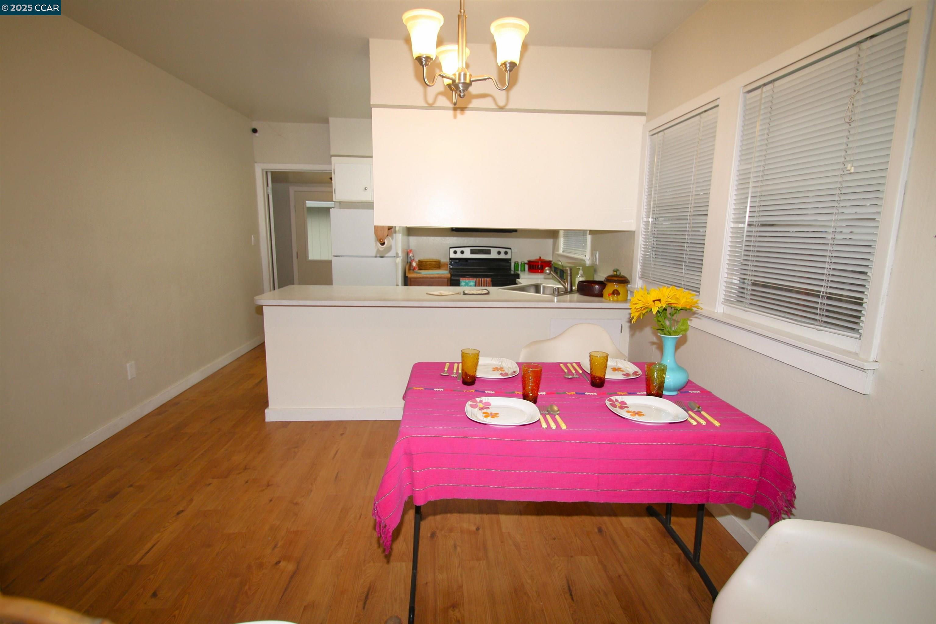 1002 Warren Street Martinez, CA 94553 - Photo 9 of 26