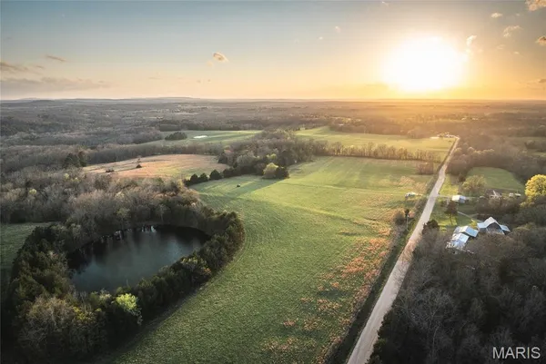 $2,117,400 | 5262 Pinkston Road, Ste. Genevieve, MO 63670