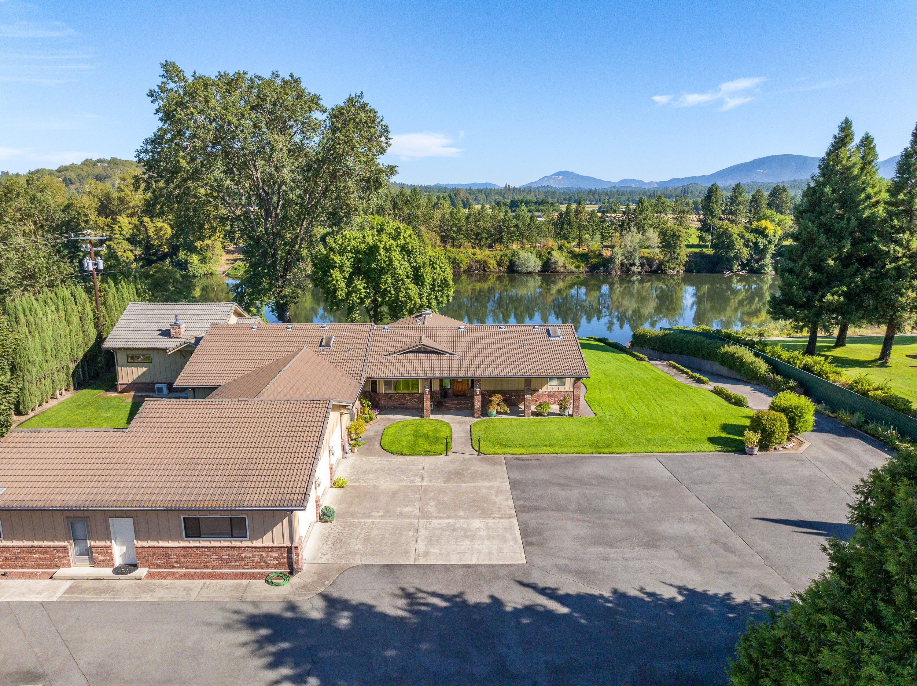 4780 Leonard Road Grants Pass, OR 97527 - Photo 45 of 60 backyard