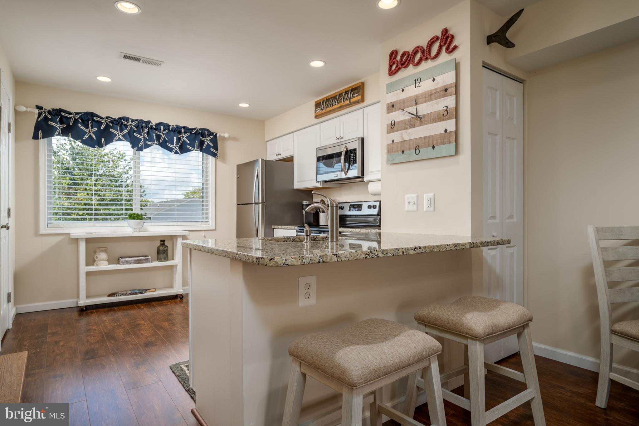 722 Anchor Chain Road, Unit 15B Ocean City, MD 21842 - Photo 12 of 26 Kitchen/Dining area