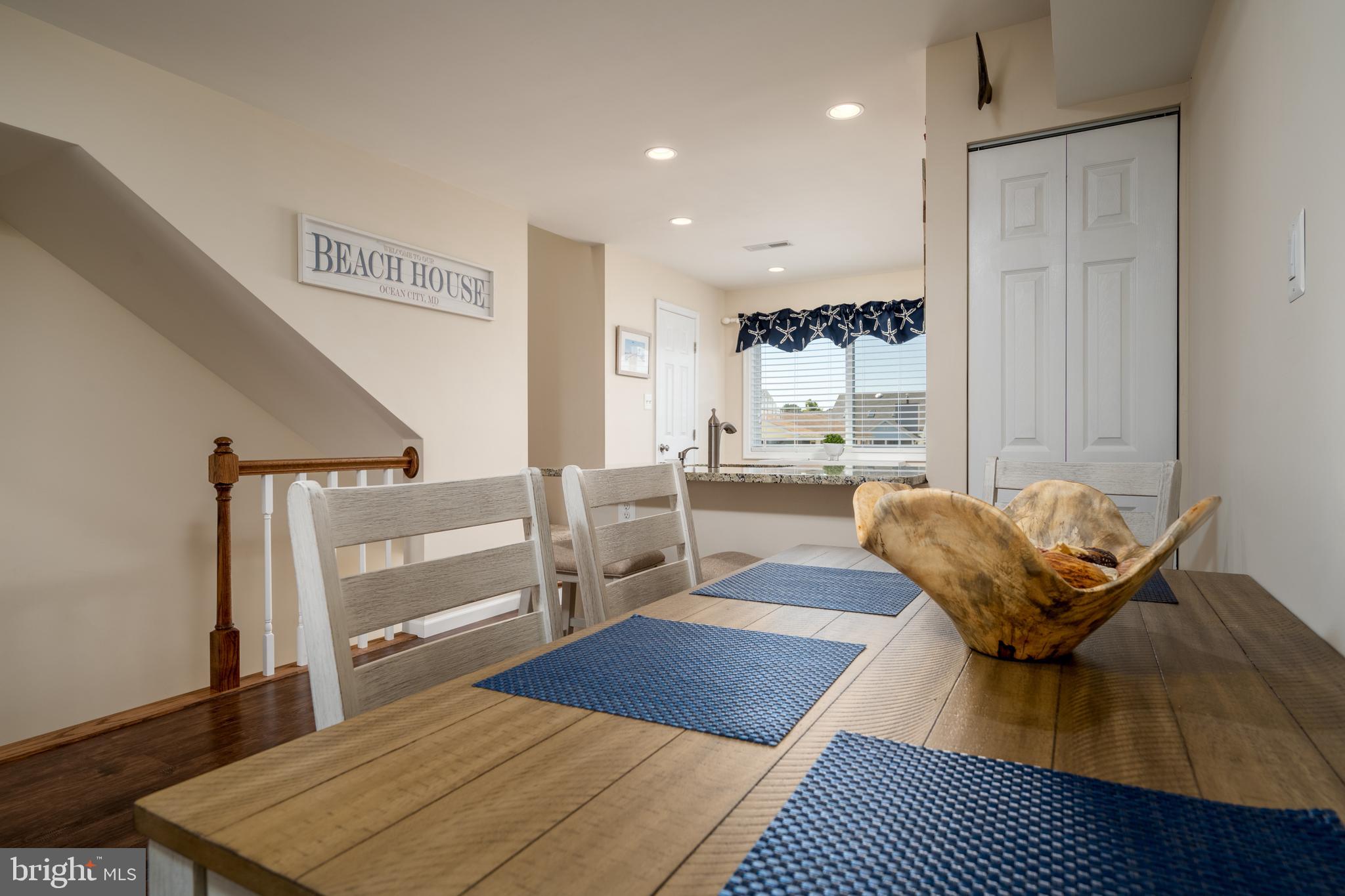 722 Anchor Chain Road, Unit 15B Ocean City, MD 21842 - Photo 14 of 26 Dining table