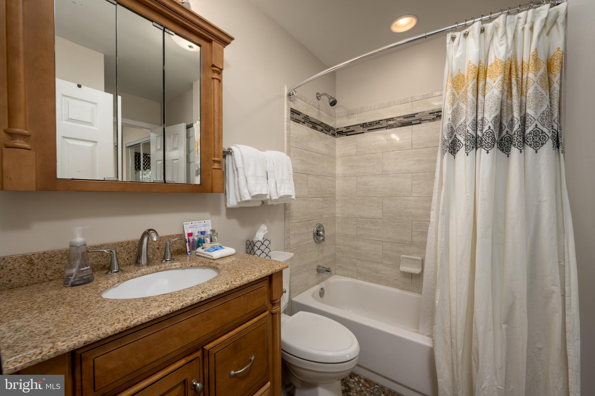 722 Anchor Chain Road, Unit 15B Ocean City, MD 21842 - Photo 18 of 26 Full bathroom on bedroom level (2)
