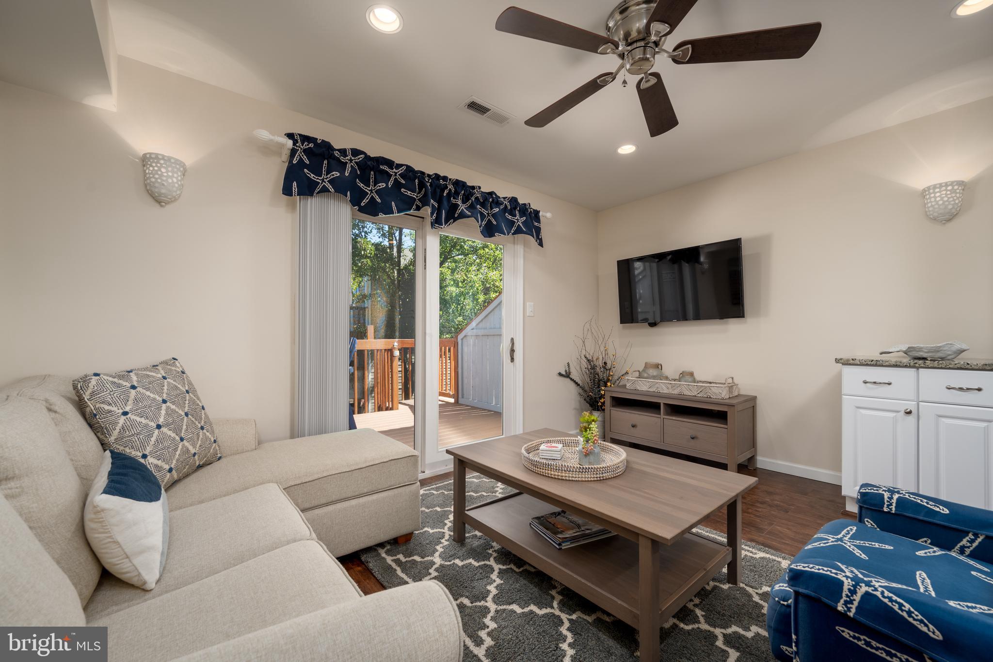 722 Anchor Chain Road, Unit 15B Ocean City, MD 21842 - Photo 9 of 26 Living Room