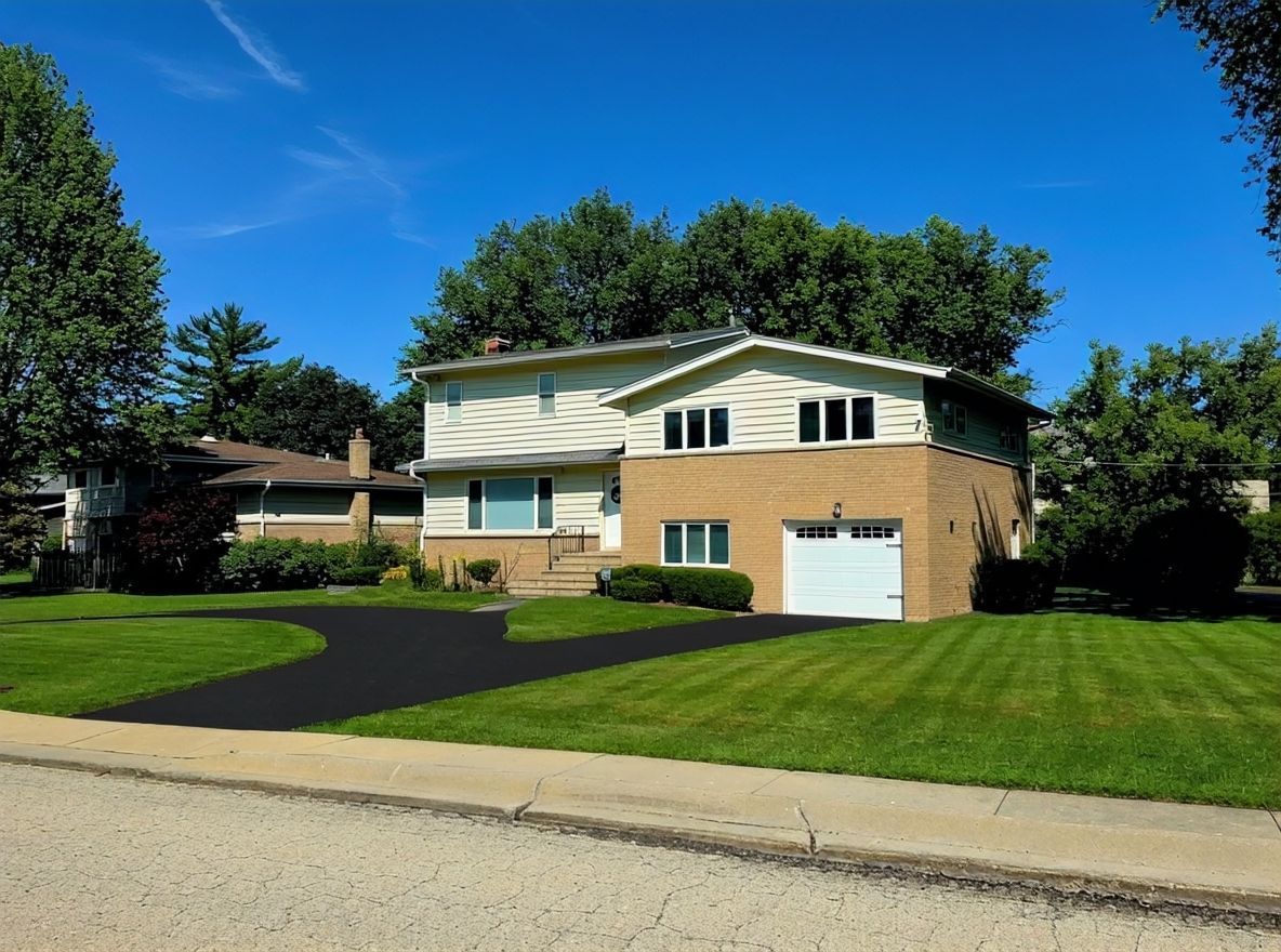 517 Appletree Lane Deerfield, IL 60015 - Photo 2 of 22 a front view of a house with a yard