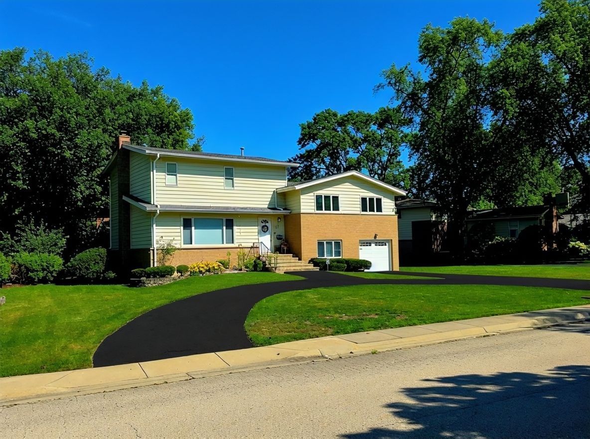 517 Appletree Lane Deerfield, IL 60015 - Photo 3 of 22 a front view of a house with a yard