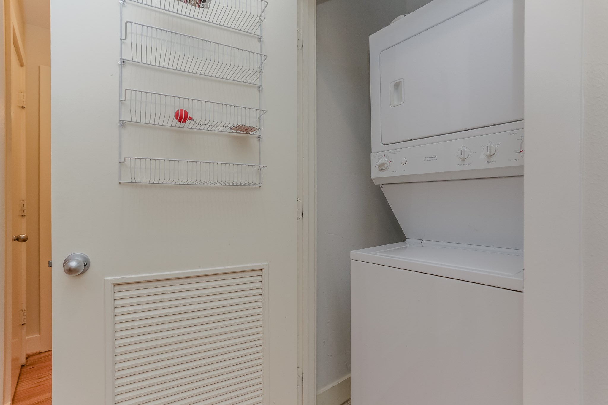 2705 Rutland Street, Unit B Houston, TX 77008 - Photo 4 of 21 Along with the Fridge, the Washer/Dryer stay as well!