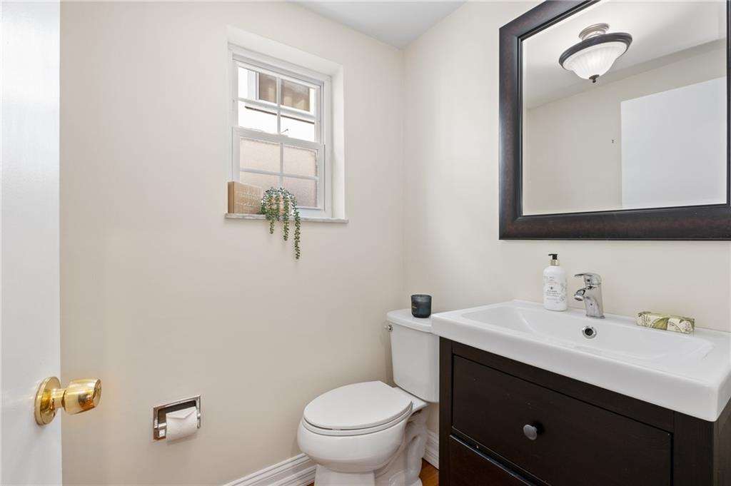 6557 Darlington Road Pittsburgh, PA 15217 - Photo 12 of 28 Powder room