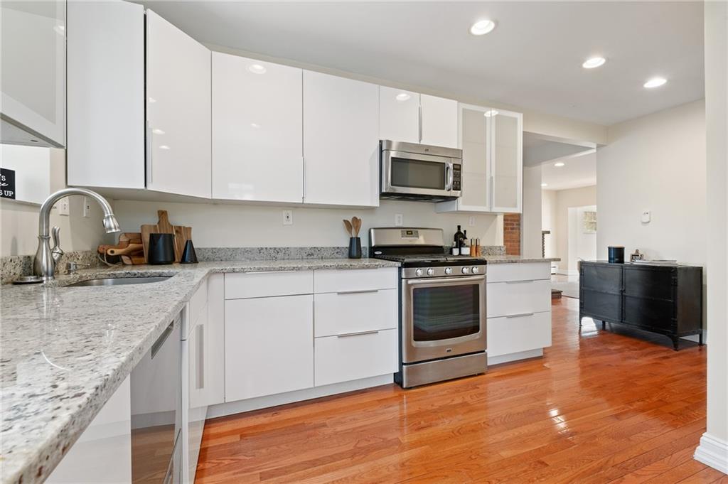 6557 Darlington Road Pittsburgh, PA 15217 - Photo 15 of 28 Kitchen