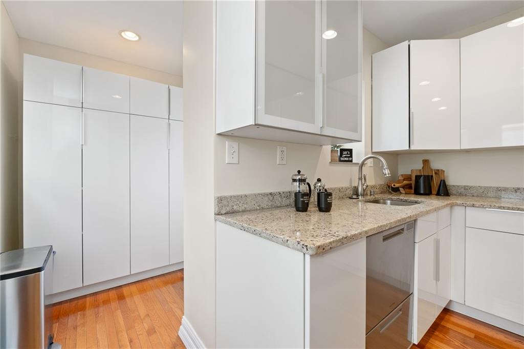 6557 Darlington Road Pittsburgh, PA 15217 - Photo 16 of 28 Kitchen with pantry