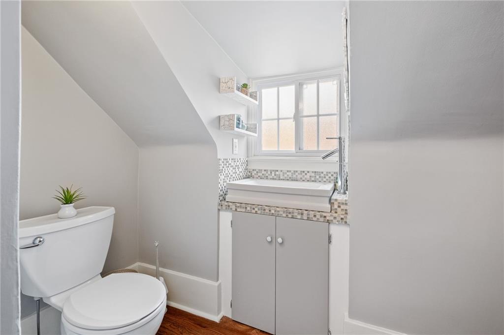 6557 Darlington Road Pittsburgh, PA 15217 - Photo 24 of 28 Full updated bathroom