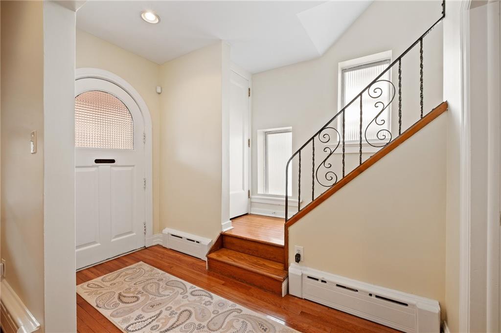 6557 Darlington Road Pittsburgh, PA 15217 - Photo 4 of 28 Entry