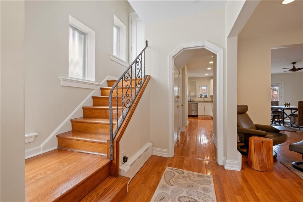 6557 Darlington Road Pittsburgh, PA 15217 - Photo 5 of 28 Entry