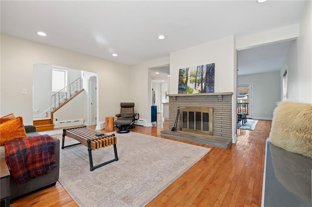 6557 Darlington Road Pittsburgh, PA 15217 - Photo 7 of 28 Living room