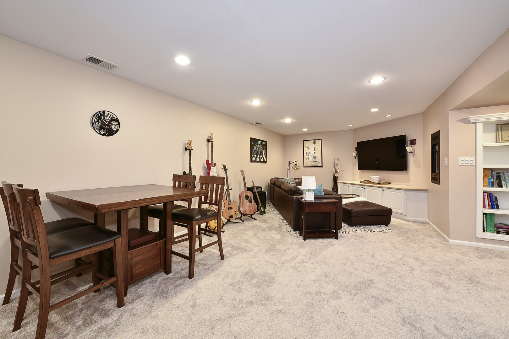 1550 Banbury Road Inverness, IL 60067 - Photo 17 of 32 a living room with furniture and a flat screen tv