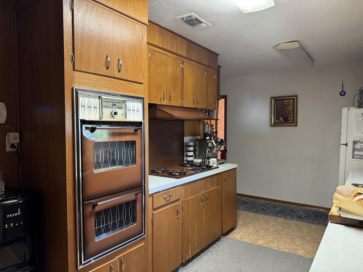 552 East Commerce Street Fairfield, TX 75840 - Photo 6 of 20 a room with storage and utility