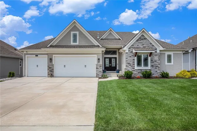 $895,000 | 130 Northwest Ambersham Drive, Lee's Summit, MO 64081