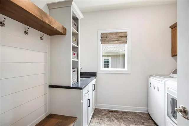 $890,000 | 130 Northwest Ambersham Drive, Lee's Summit, MO 64081