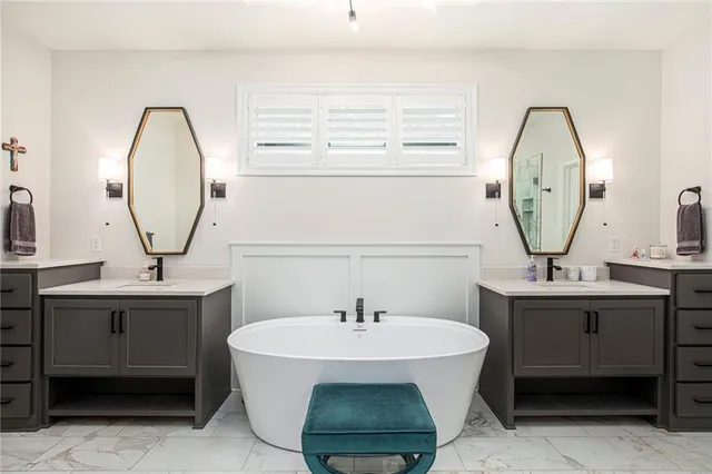 $895,000 | 130 Northwest Ambersham Drive, Lee's Summit, MO 64081