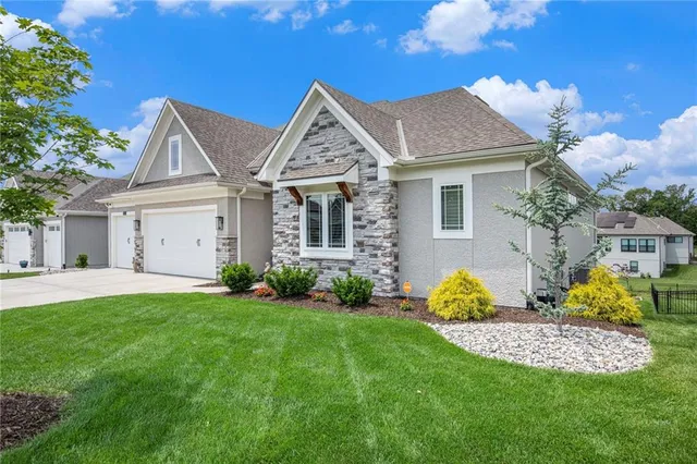 $895,000 | 130 Northwest Ambersham Drive, Lee's Summit, MO 64081