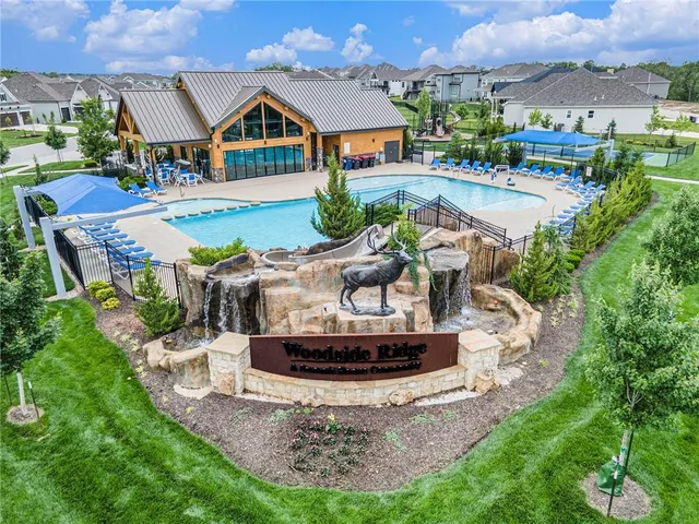 $890,000 | 130 Northwest Ambersham Drive, Lee's Summit, MO 64081