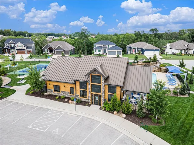 $890,000 | 130 Northwest Ambersham Drive, Lee's Summit, MO 64081