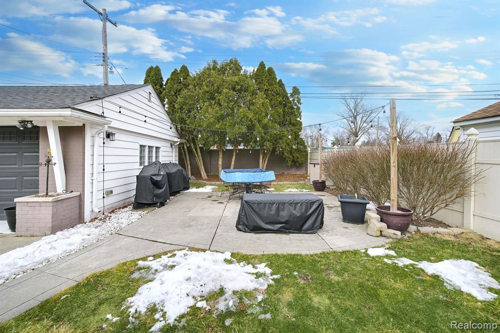2072 Rosemont Road Berkley, MI 48072 - Photo 19 of 23