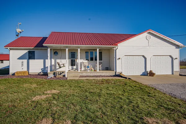 a view of a house with backyard and porch