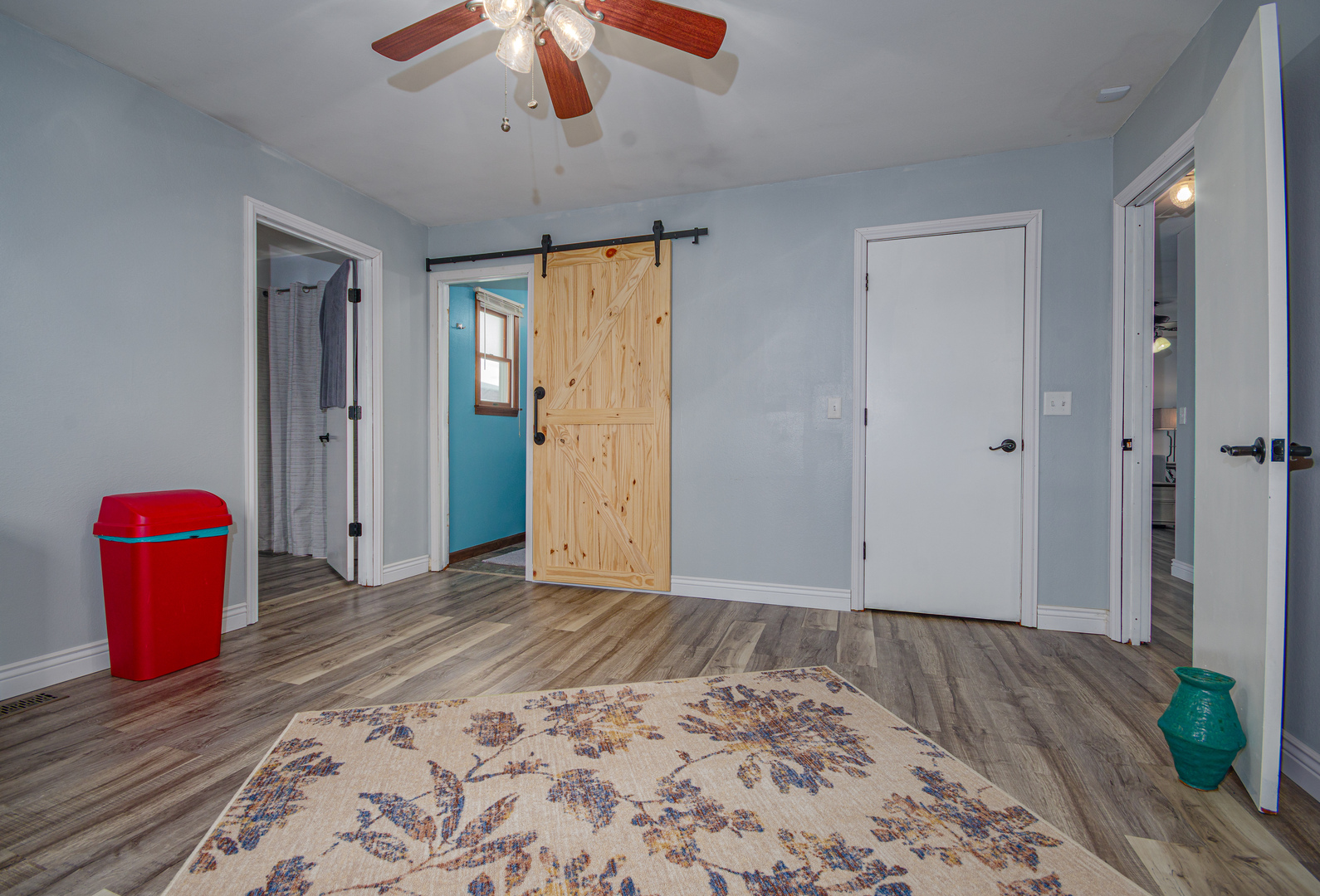 4786 Keller Road Iuka, IL 62849 - Photo 28 of 40 a view of a livingroom with a chandelier fan and wooden floor