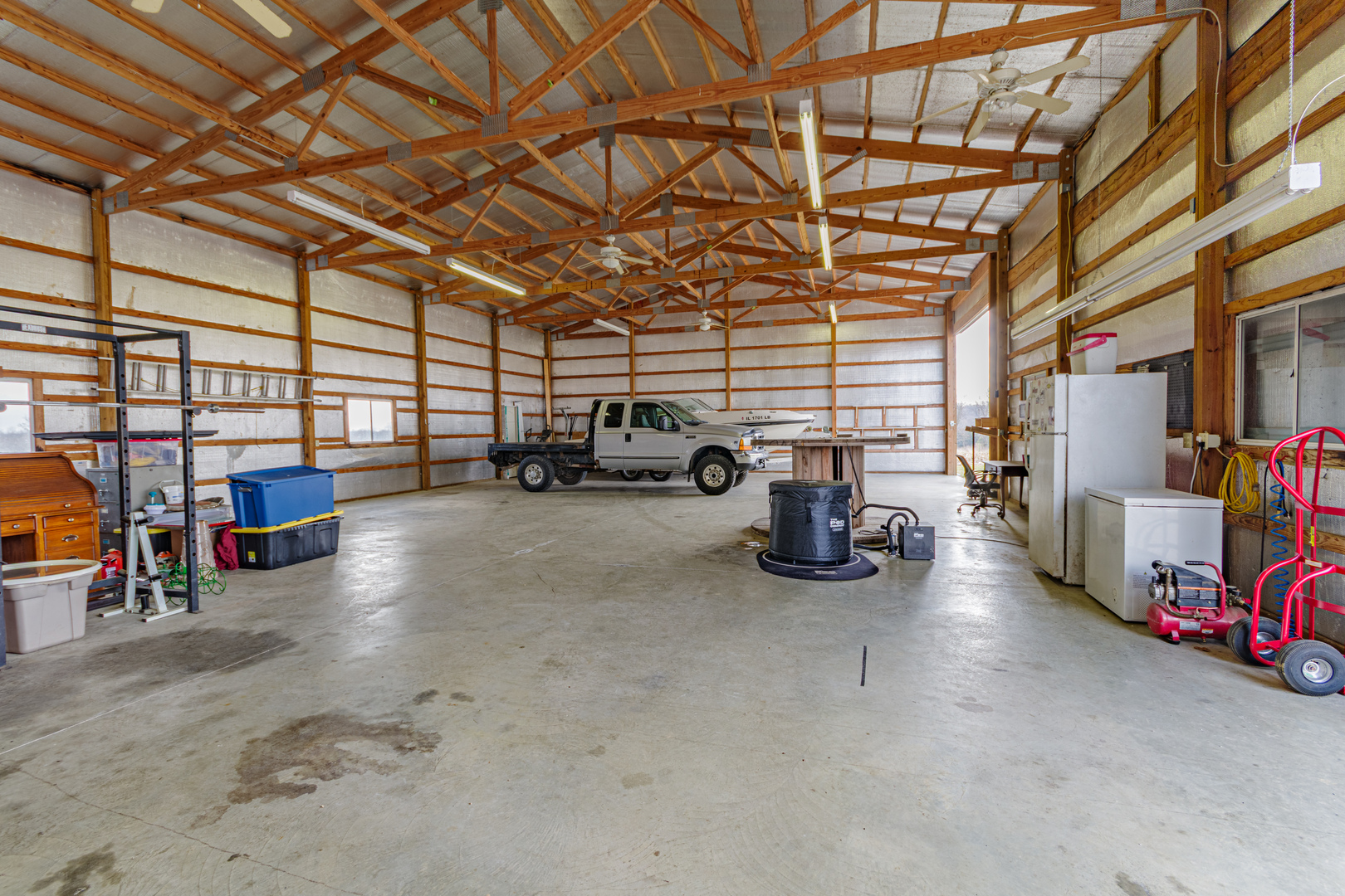 4786 Keller Road Iuka, IL 62849 - Photo 37 of 40 a view of a room with gym equipment
