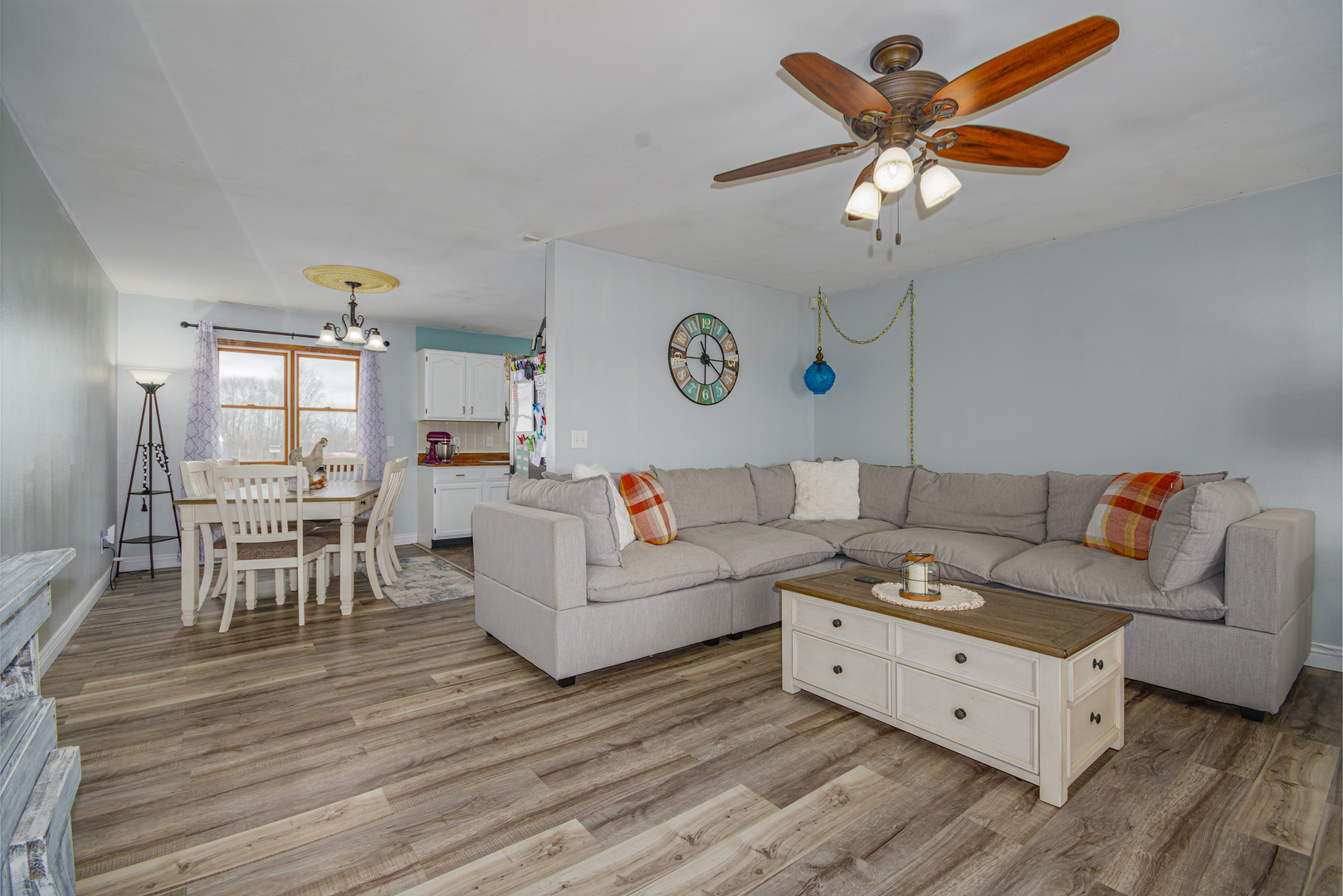 4786 Keller Road Iuka, IL 62849 - Photo 7 of 40 a living room with furniture and a large window