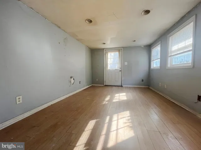 a view of empty room with window