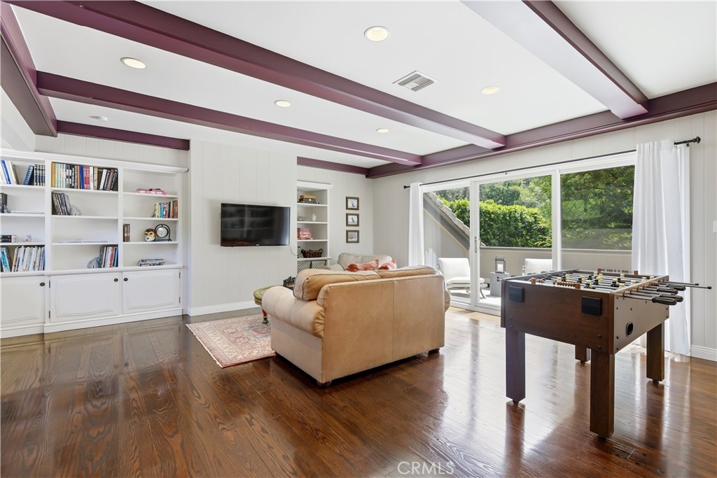 15946 Woodvale Road Encino, CA 91436 - Photo 27 of 51