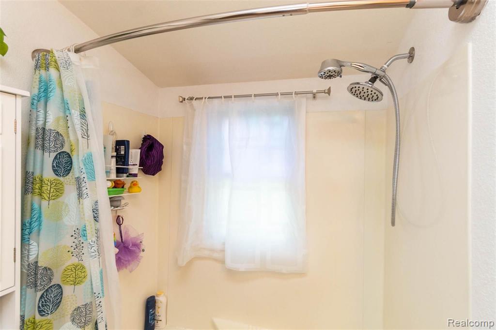 28115 Six Mile Road Livonia, MI 48154 - Photo 20 of 38