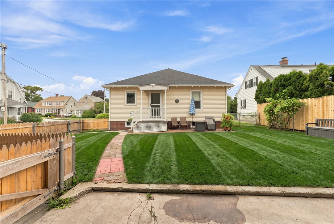 47 Friendly Road Cranston, RI 02910 - Photo 5 of 19 Gallery Image 5