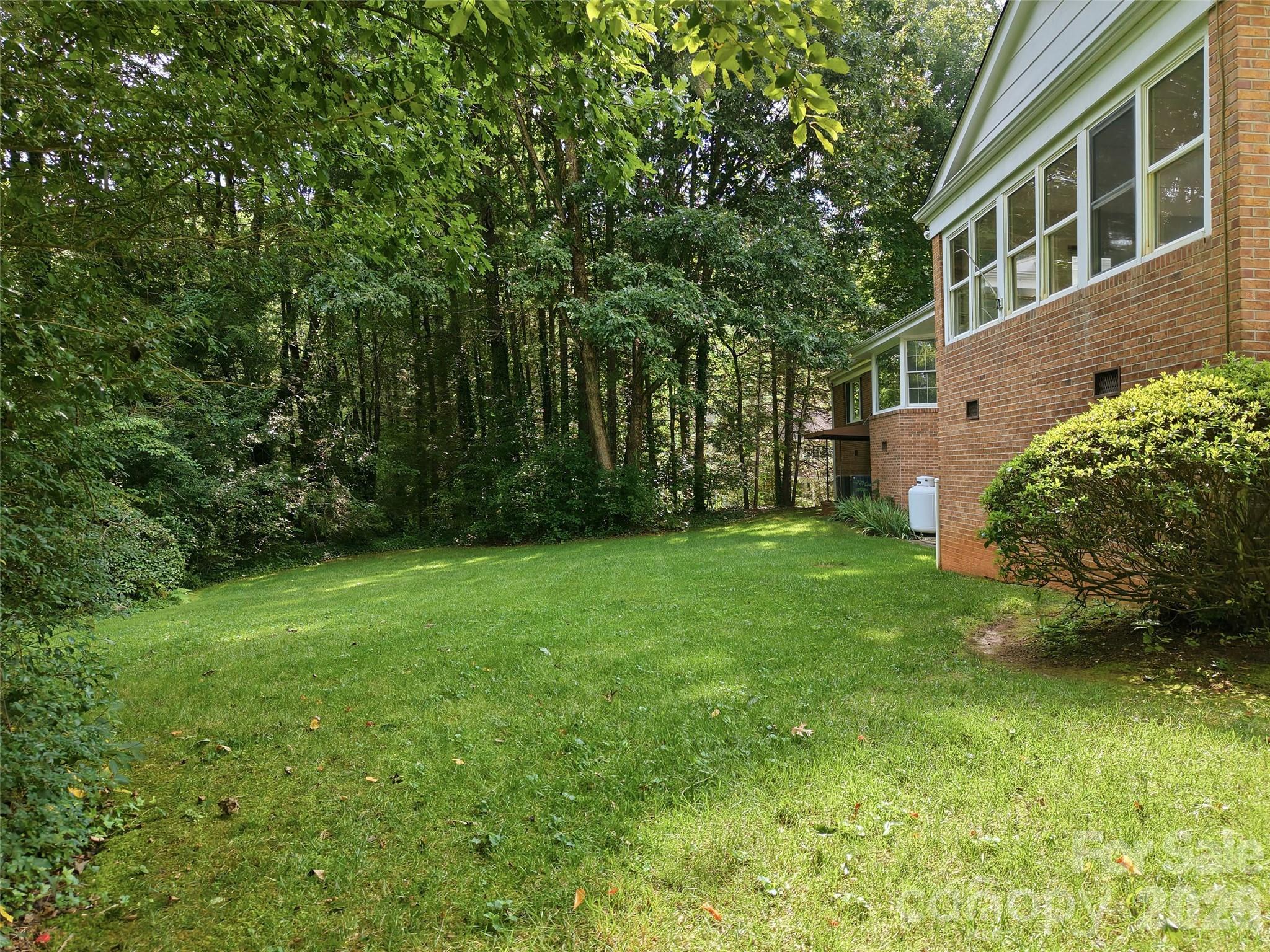 12 Legendary Road Hendersonville, NC 28739 - Photo 16 of 48 Gallery Image 16