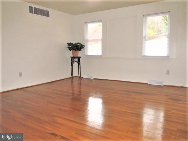 9 Charles Road Linthicum, MD 21090 - Photo 4 of 22 Spacious living room!
