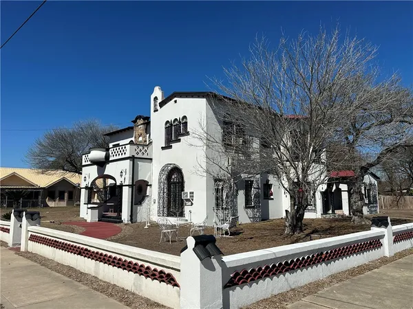 $325,000 | 400 West St Charles Avenue, San Diego, TX 78384