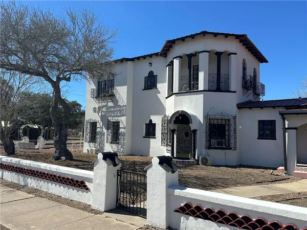 $325,000 | 400 West St Charles Avenue, San Diego, TX 78384