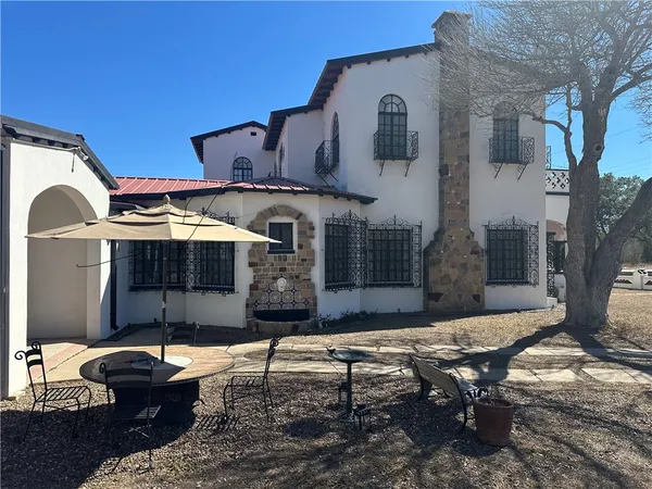 $325,000 | 400 West St Charles Avenue, San Diego, TX 78384