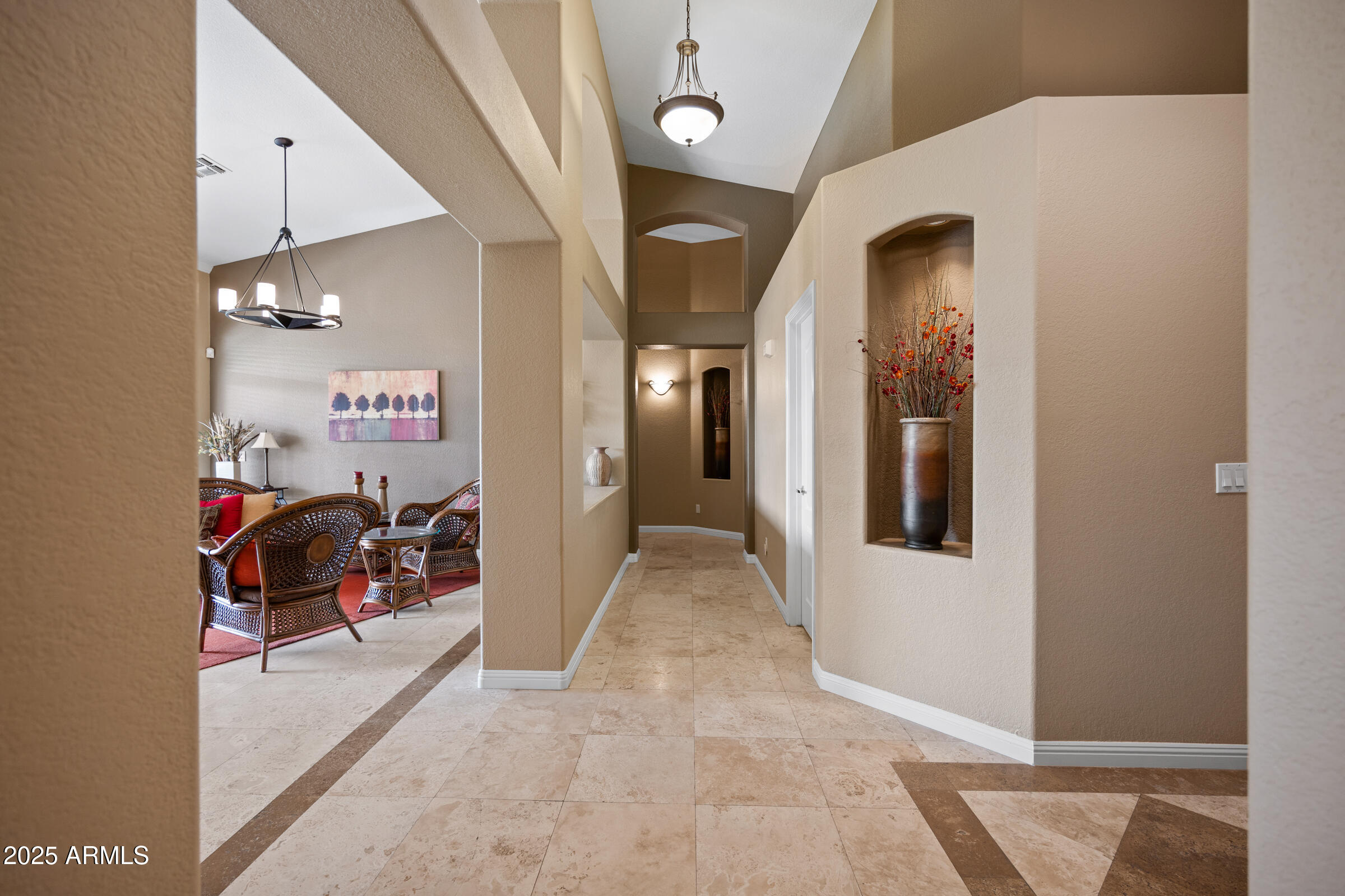 269 West El Freda Road Tempe, AZ 85284 - Photo 26 of 54 a view of a hallway with dining area