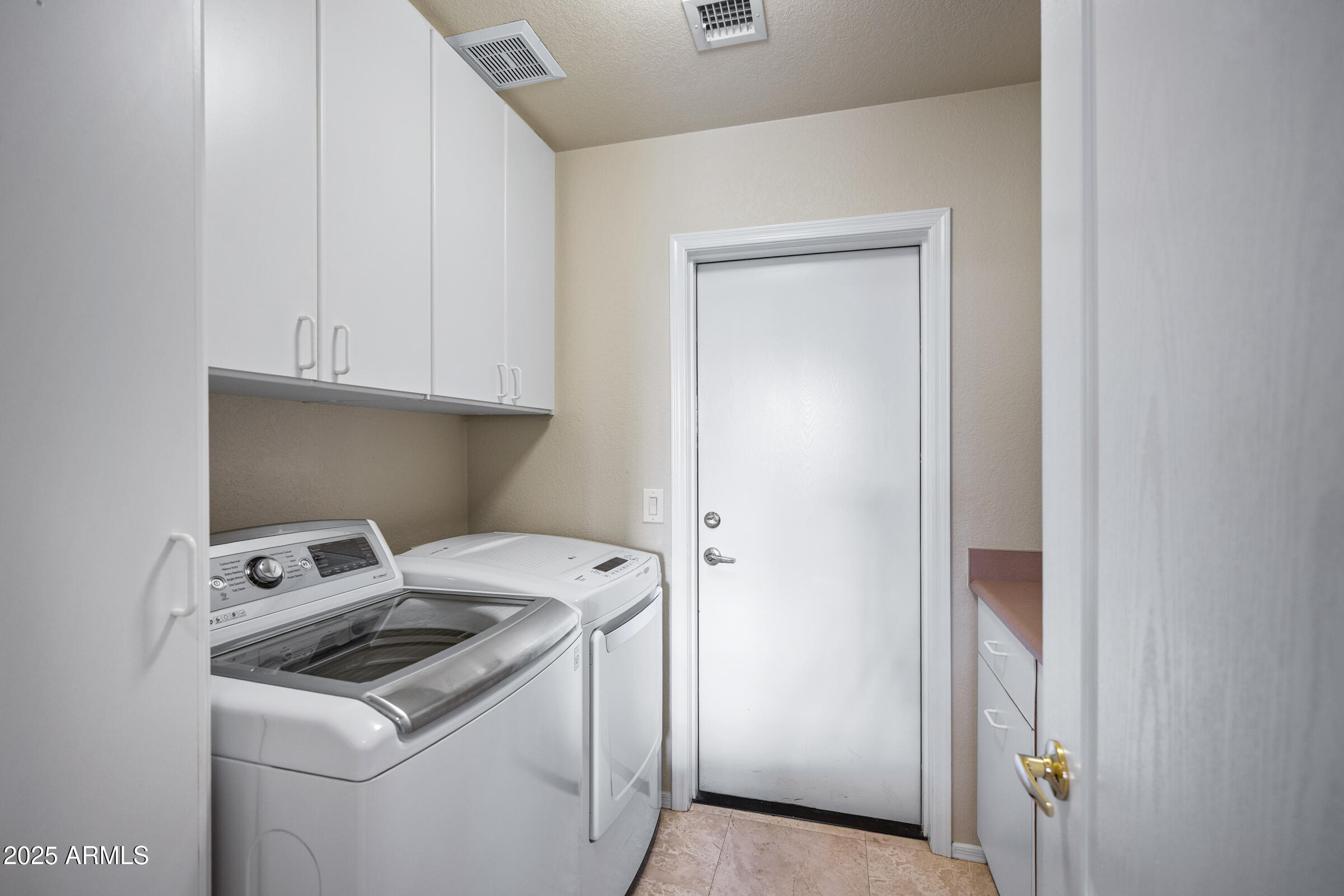 269 West El Freda Road Tempe, AZ 85284 - Photo 33 of 54 a utility room with dryer and washer