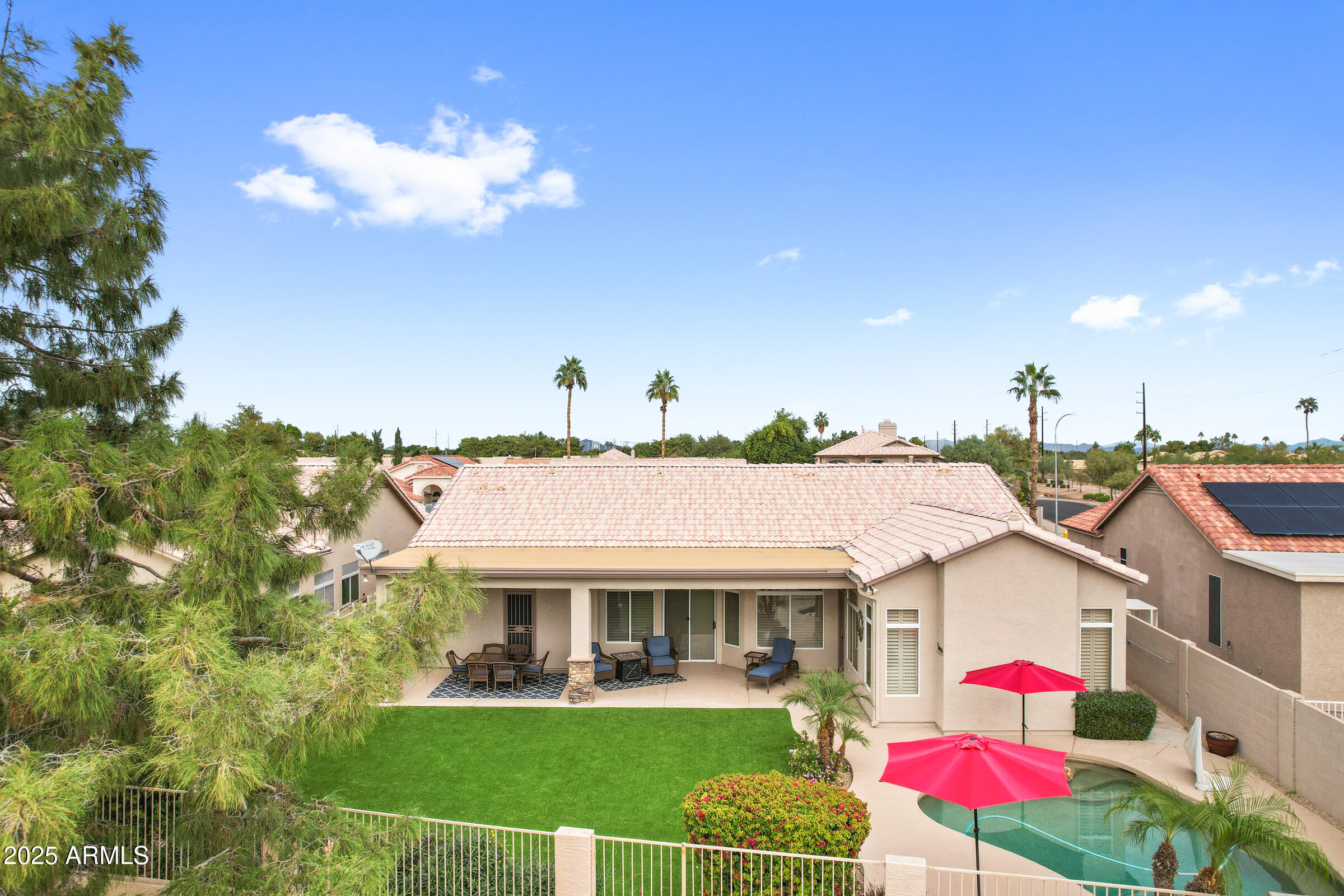 269 West El Freda Road Tempe, AZ 85284 - Photo 51 of 54 a front view of house with yard and green space